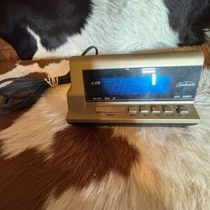 Vintage Sunbeam Alarm Clock Model 887-17B Electric/Battery Blue Display Works!